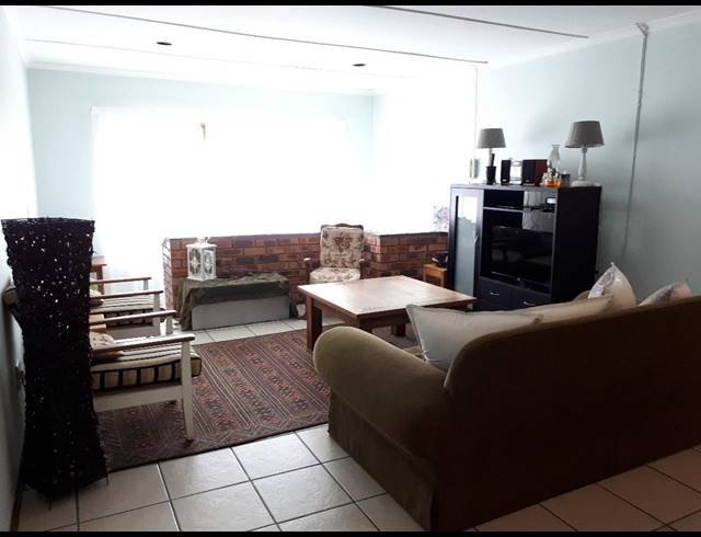 2 BEDROOM APARTMENT RENTED IN KLOOF